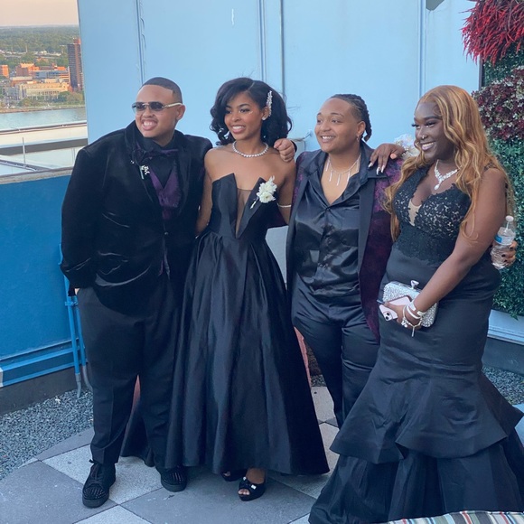 Meet your Posher, Ray - Picture 5 of 7